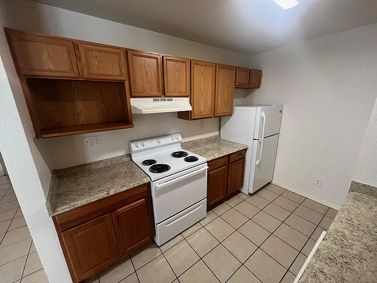 1210 Chaparral St — Photo 6