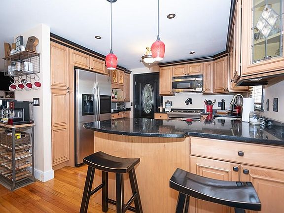5th image of 54 Carmel Cir