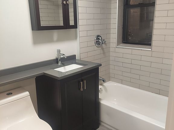 4th image of 4425 N Wolcott Ave