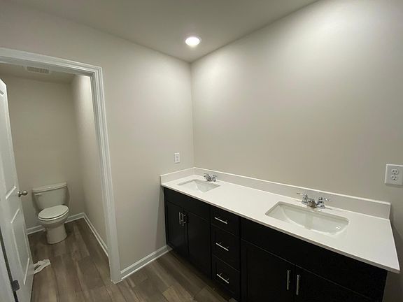 4th image of 297 Timberland Ave
