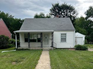 1112 SW Cambridge Ave, Topeka, KS 66604