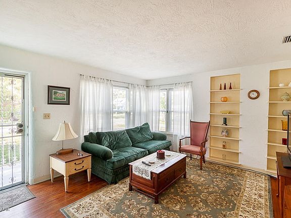 2nd image of 607 Daytona Ave