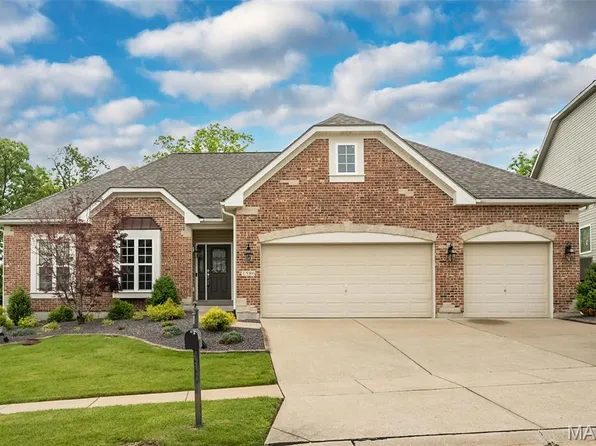 1586 Heritage Valley Dr, High Ridge, MO 63049
