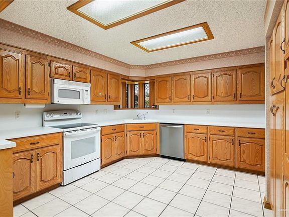5th image of 605 Avocet Ave