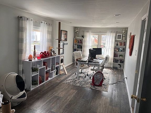 5th image of 310 Brewster Dr