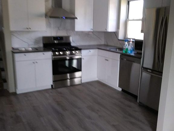4th image of 106 Bay 28 St
