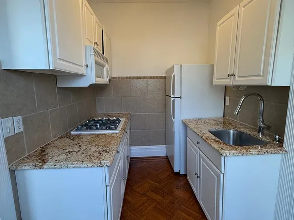 207 Jewett Avenue image 3 of 14