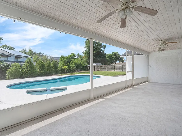 5829 Pitch Pine Dr — Photo 23