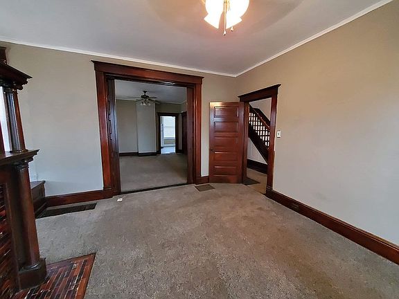 3rd image of 150 E 7th St