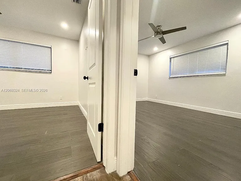 4910 Jefferson St — Photo 17