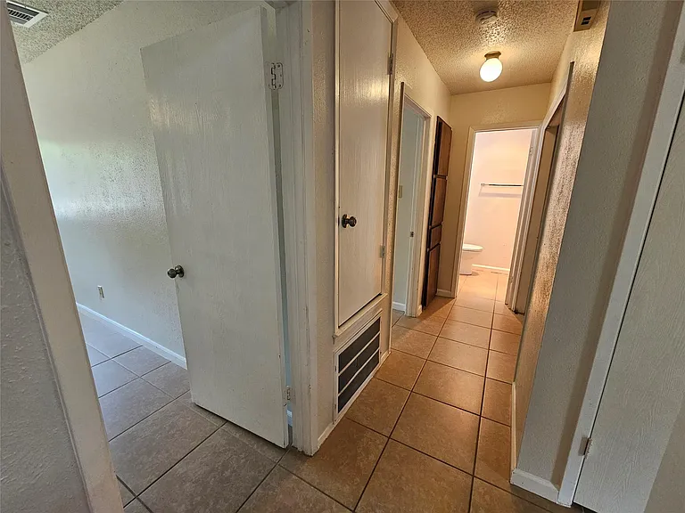 6800 Lunar Dr #B — Photo 14