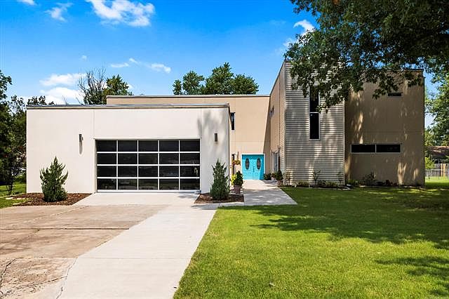 1st image of 505 SE 15th St