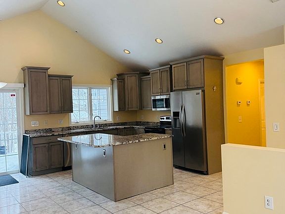 4th image of 1015 Forbes St
