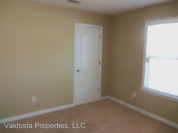 5th image of 1801 Hazel Dr