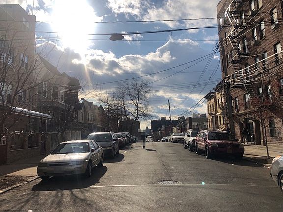 5th image of 1354 Teller Ave