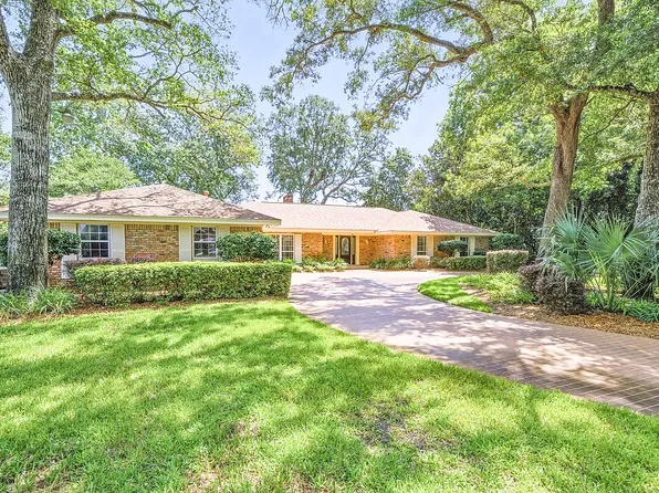 9 Grandview Dr, Shalimar, FL 32579