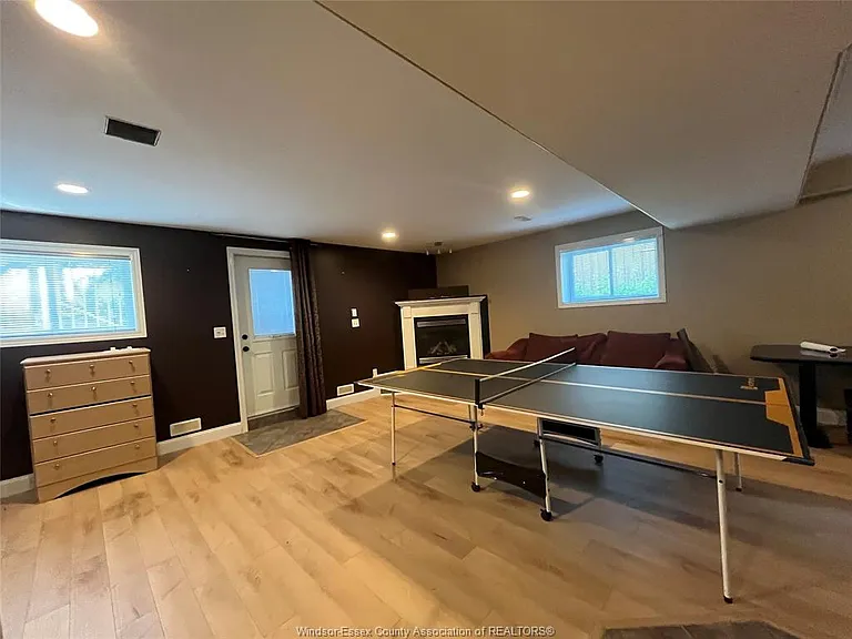 1161 Jefferson Blvd — Photo 12