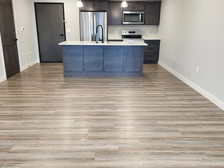 823 W College Ave — Photo 4