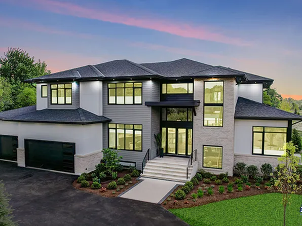 25 Rolling Hills Dr, Barrington, IL 60010