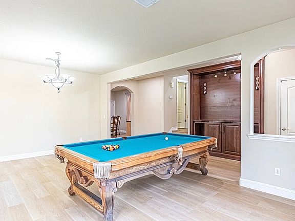 4th image of 9562 Setina Ln