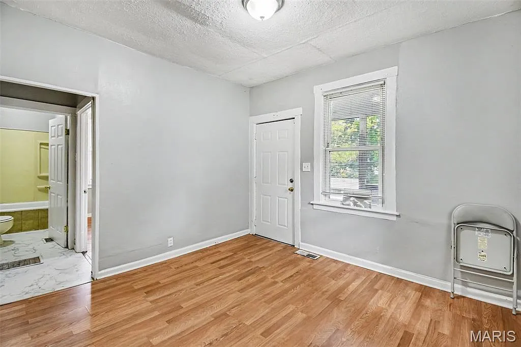 2 bed, 1.0 bath, 552 sqft, $1,195 — Photo 3
