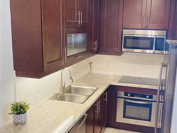 4th image of 35 Balmuto St Unit 907