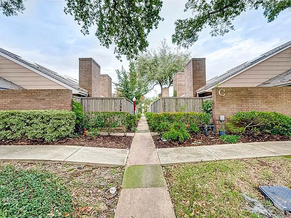 4th image of 13922 Hollowgreen Dr #26