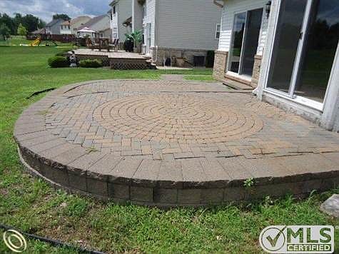 264-047156 Brick Paver Patio.JPG