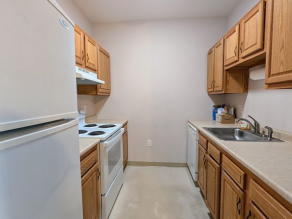 2nd image of 18 Harbor Ave APT 412