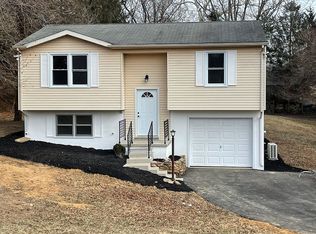 92 Vegas Dr, Hanover, PA 17331