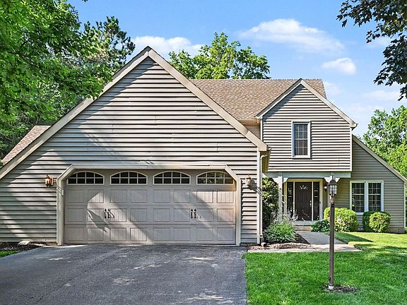 2nd image of 2054 Shawnee Ct