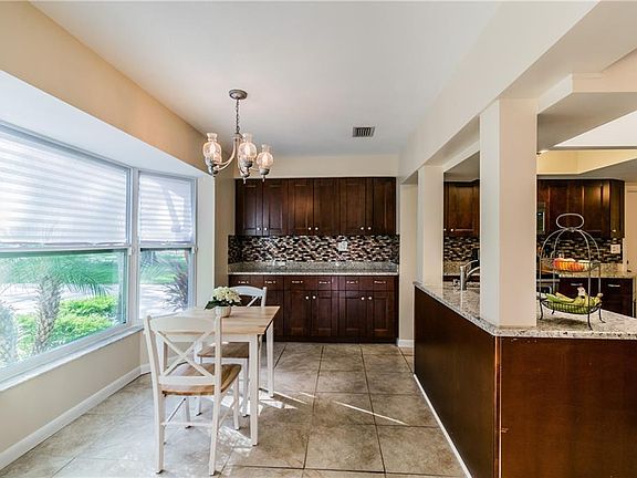 4th image of 1394 Oakbrook Dr
