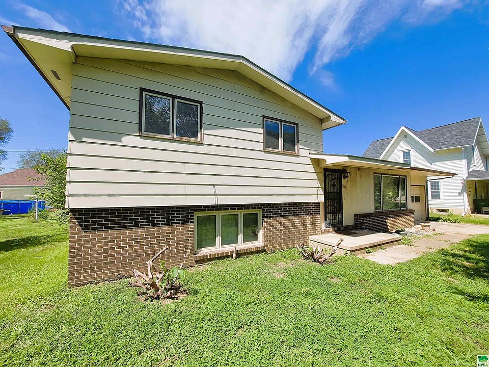 1011 Elm St, Correctionville, IA 51016 Zillow