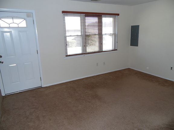3rd image of 18 Greenwood Loop Rd