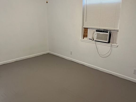5th image of 208 E Voelter Ave