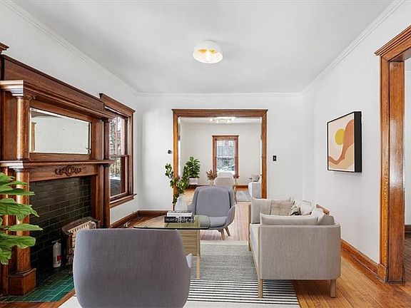 3rd image of 3323 Charlotte St