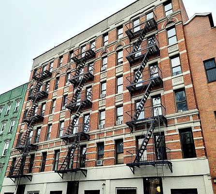 2nd image of 186 Norfolk St #1E
