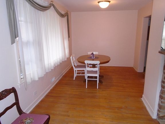 3rd image of 726 Robinhood Ln
