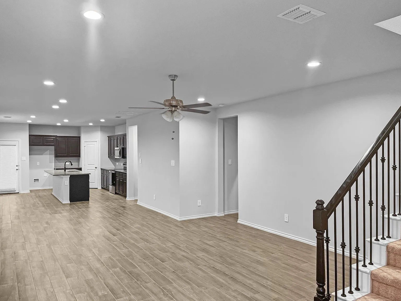 5 bed, 2440 sqft, $2,495 — Photo 3