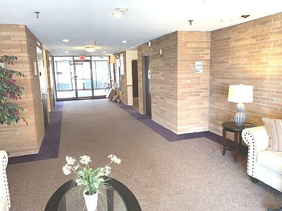 3rd image of 1777 W Crystal Ln Unit 305