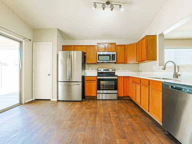 1453 E Kelsi Ave — Photo 8