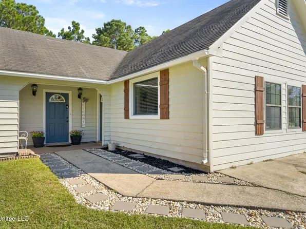 2300 Lewis Gate Dr, Gautier, MS 39553