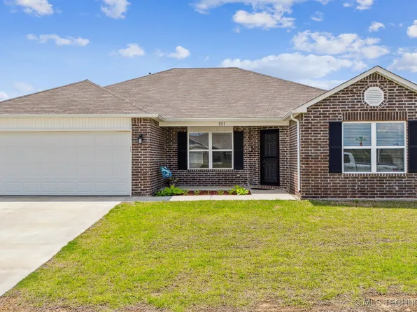 1111 Cheyenne Ln, Claremore, OK 74019