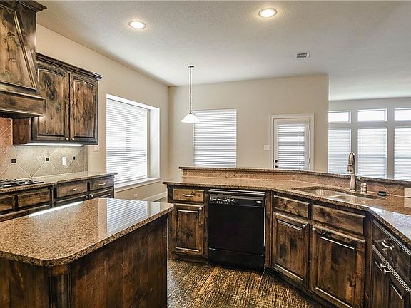 4th image of 909 Joshua Ct