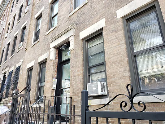 Rented by Signature Property Realty | media 27