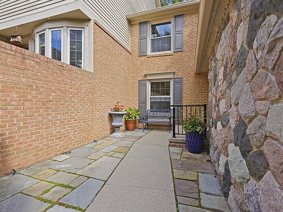 5th image of 4539 Golf View Dr