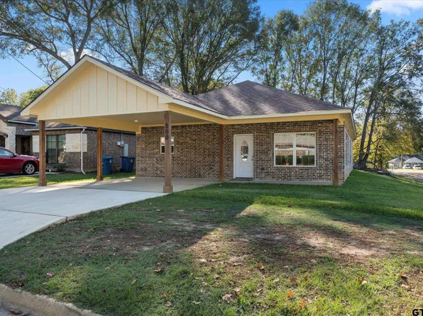 800 E 9th St, Mount Pleasant, TX 75455