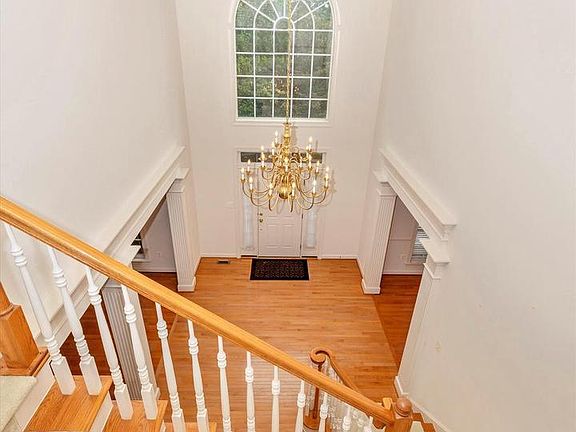 4th image of 1 Hollow Creek Cir