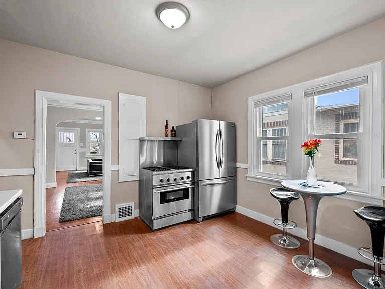 1465 Perry St — Photo 2