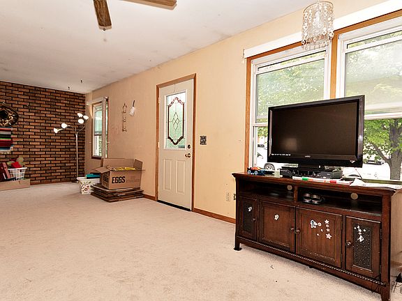 4th image of 1414 N Park Dr
